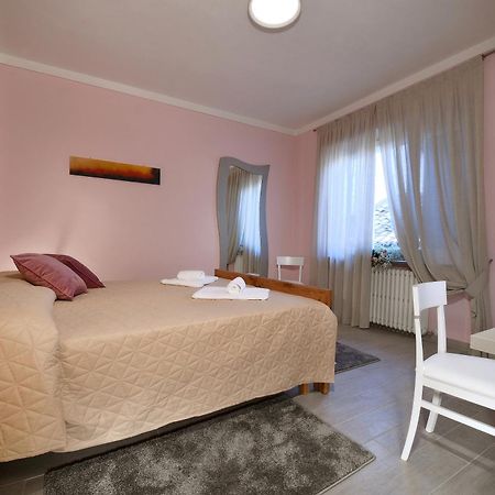 La Rosa Nel Borgo - Suite Con Balcone E Garage La Morra Exterior foto
